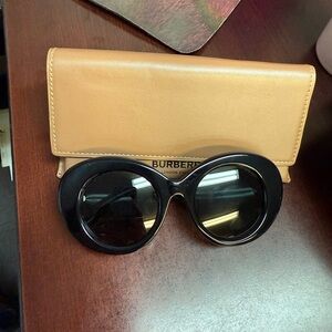 Burberry Black Sunglasses with Beige Case